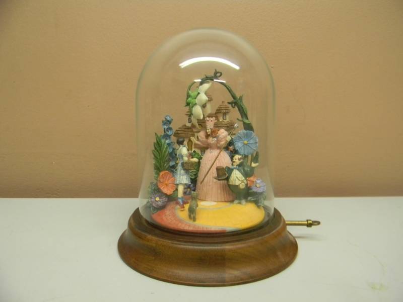 lot 2 image: Wizard of Oz Domed Music Box, FOLLOW THE YELLOW BRICK ROAD - 1990 TURNER ENTERTAINMENT CO. - NICE WORKS - APPROX 8H BY 7W - SEE PICTURES