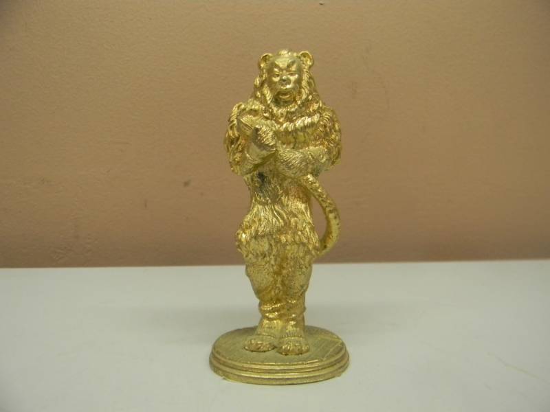 lot 7 image: Wizard of Oz, COWARDLY LION, 1989 Carver E. Tripp, 1989 TURNER LED FILLED GOLD TONE FIGURE - 4 TALL - NICE - SEE PICTURES