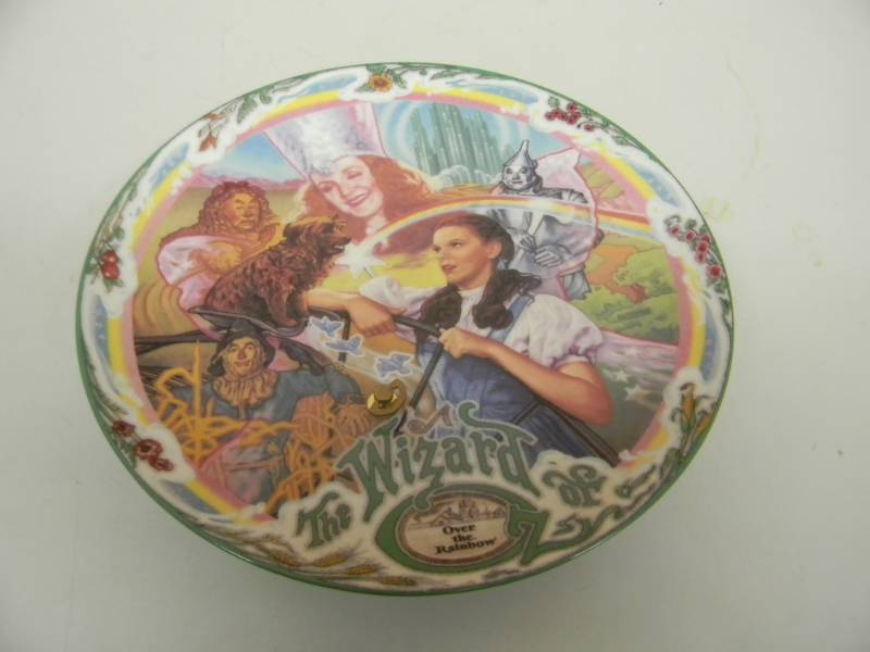 lot 19 image: OVER THE RAINBOW Limited Edition Wizard Of Oz Musical Plate - 1993 BY KIMMERLE MILNAZIK - BRADEX, TURNER ENTERTAINMENT CO - NICE, WORKS - SEE PICTURES