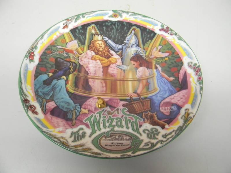 lot 24 image: IF I WERE KING OF THE FOREST Limited Edition Wizard Of Oz Musical Plate - 1993 BY KIMMERLE MILNAZIK - BRADEX, TURNER ENTERTAINMENT CO - NICE, WORKS - SEE PICTURES