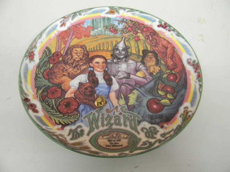 lot 25 image: WERE OFF TO SEE THE WIZARD Limited Edition Wizard Of Oz Musical Plate - 1993 BY KIMMERLE MILNAZIK - BRADEX, TURNER ENTERTAINMENT CO - NICE, WORKS - SEE PICTURES