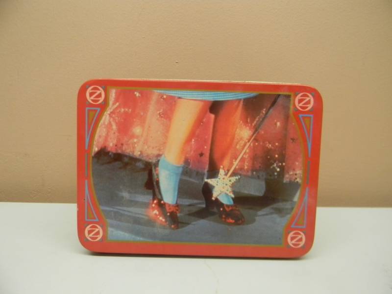 lot 28 image: 1989 TURNER ENTERTAINMENT CO. THE WIZARD OF OZ TIN - SEE PICTURES