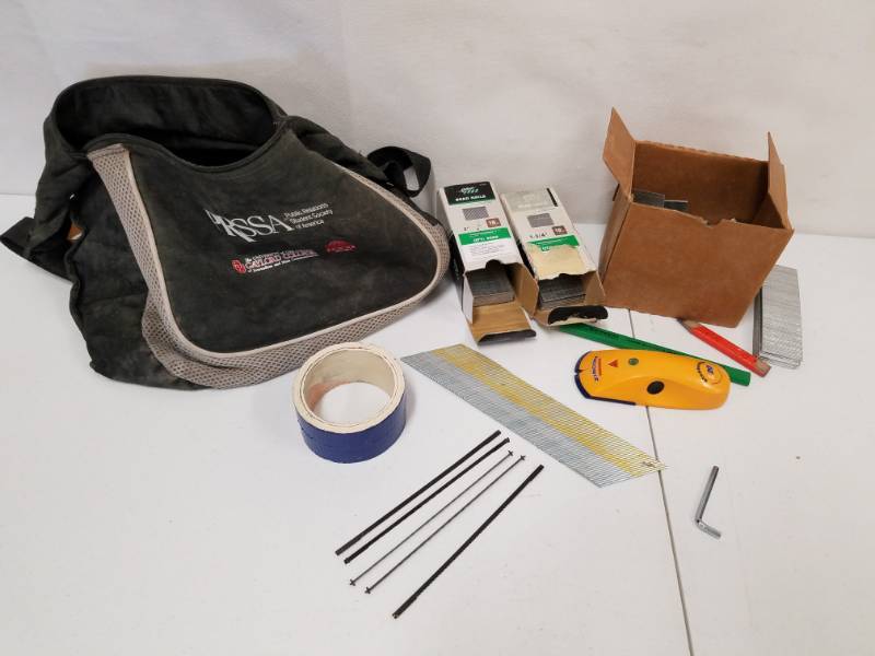 lot 6 image: Lot of assorted 18 gauge Brad Nails & Bag