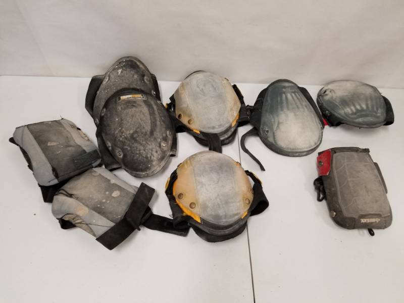lot 10 image: 4 pair of various used knee pads
