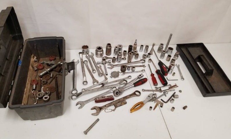 lot 11 image: Tool Box with Various tools