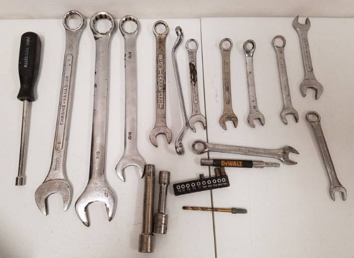 lot 12 image: Tool box and tools