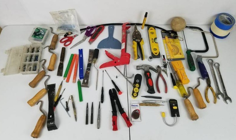lot 22 image: Large assortment of tools