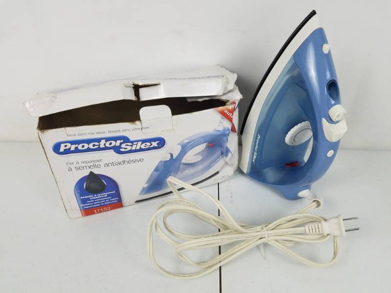 lot 28 image: Non Stick Iron