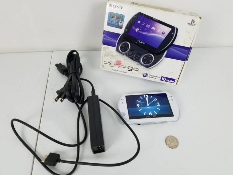 lot 45 image: Sony 16 gb PSP Go