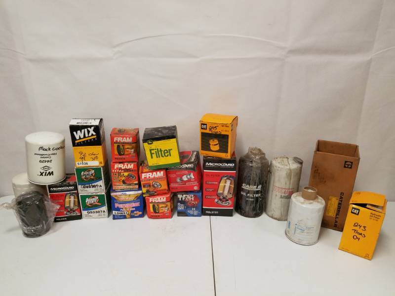 lot 72 image: Large lot of oil filters