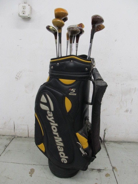 lot 17 image: Bag of Vintage Drivers & Woods