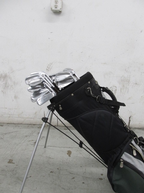 lot 18 image: Bag Full of Wilson Irons