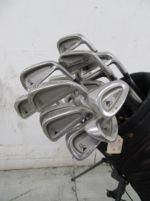 lot 23 image: Bag Full of Titleist Irons