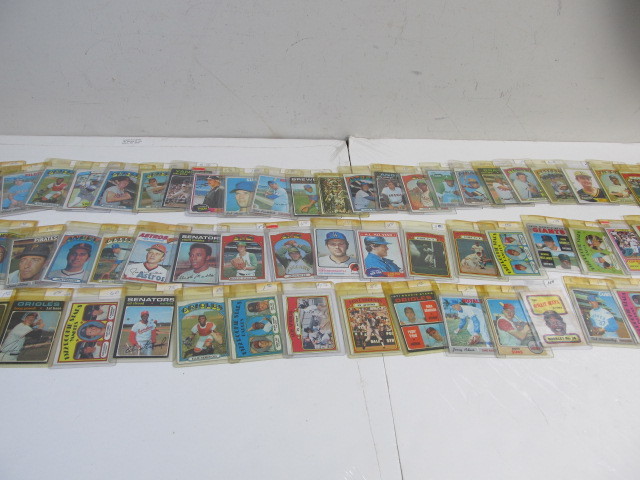lot 22 image: Large Lot of Vintage Baseball Cards in Cases