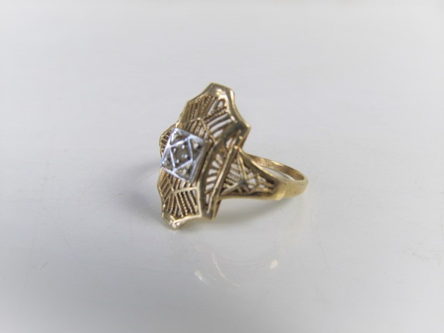 lot 27 image: Ornate Vintage Solid 14k Gold Ring - Size 6