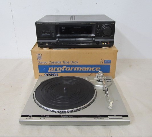 lot 32 image: Group of Vintage Stereo Equipment