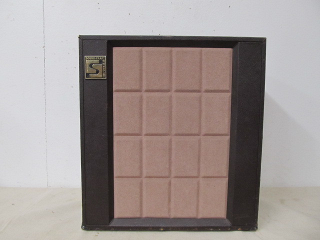 lot 33 image: Working Vintage SOUND-CRAFT Model L46B Portable PA System wMic Stand