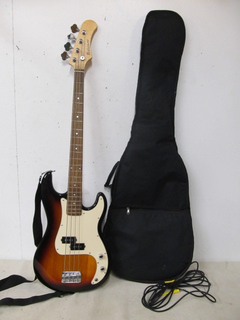 lot 36 image: Nice BALTIMORE Electric Bass Guitar wCase