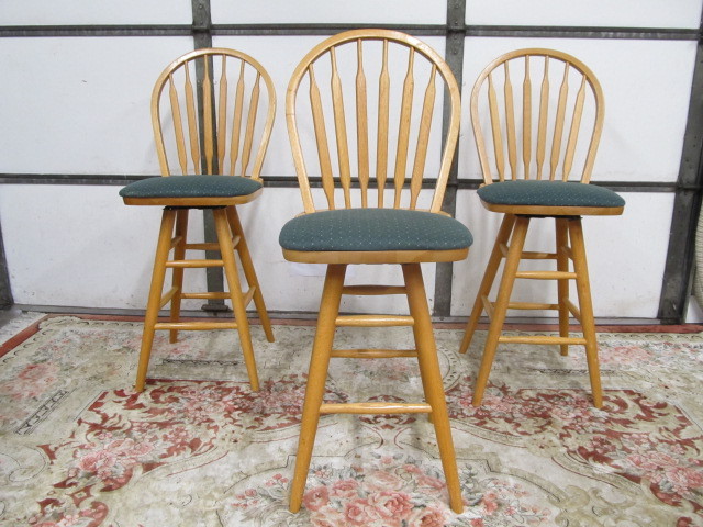 lot 41 image: Set of 3 Matching Kitchen Swivel Barstool Chairs
