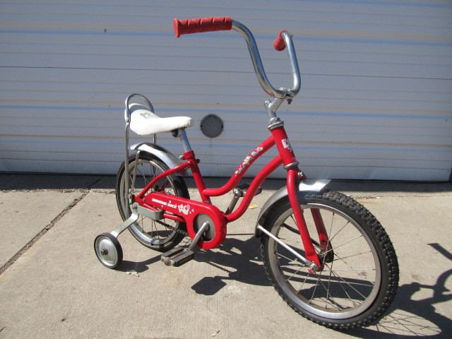 lot 42 image: Vintage Childs DIAMONDBACK Bicycle