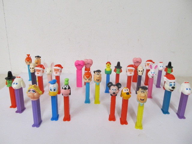 lot 44 image: Large Group of Pez Dispensers