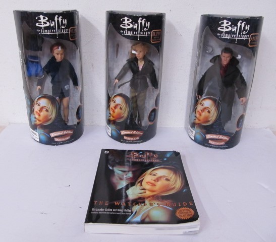 lot 45 image: NIB Buffy The Vampire Slayer Figures & Book