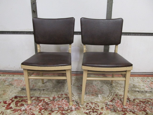 lot 46 image: Mid Century Modern Style The SOLIDKUMFORT Metal Folding Chair