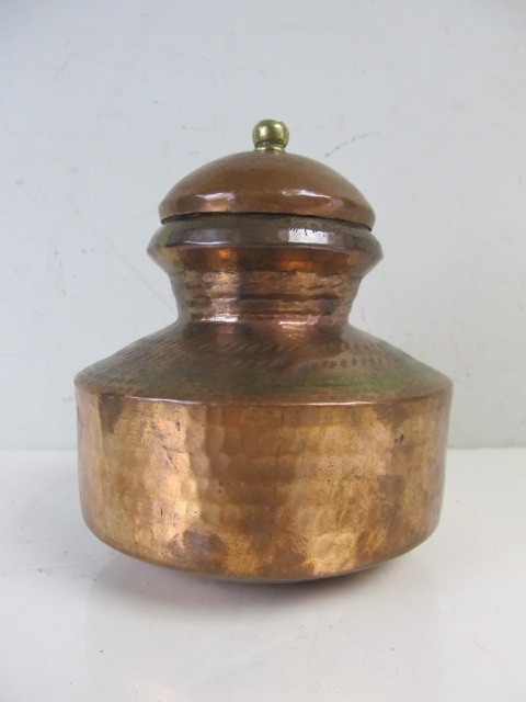 lot 119 image: Vintage Middle Eastern Hammered Copper Lidded Vessel