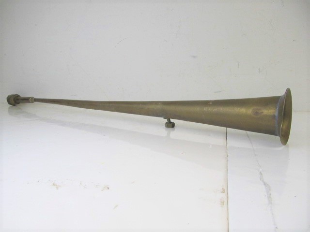 lot 131 image: Long Brass Vintage Trumpet Style Car Horn