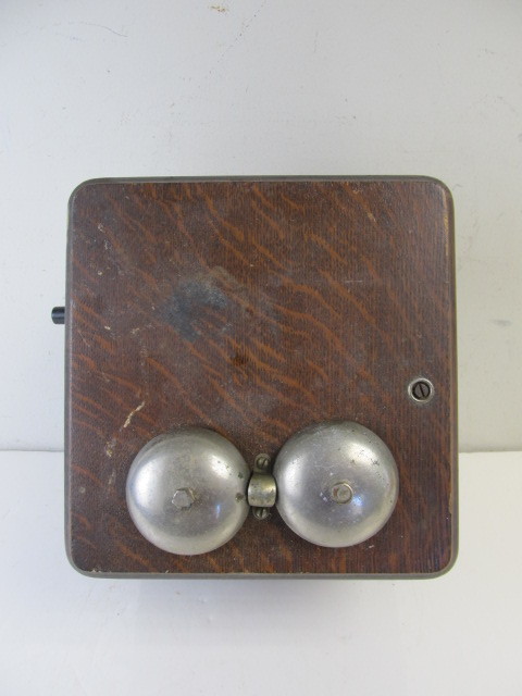 lot 135 image: Antique Quartersawn Oak Hand Crank Telephone Ringer Box