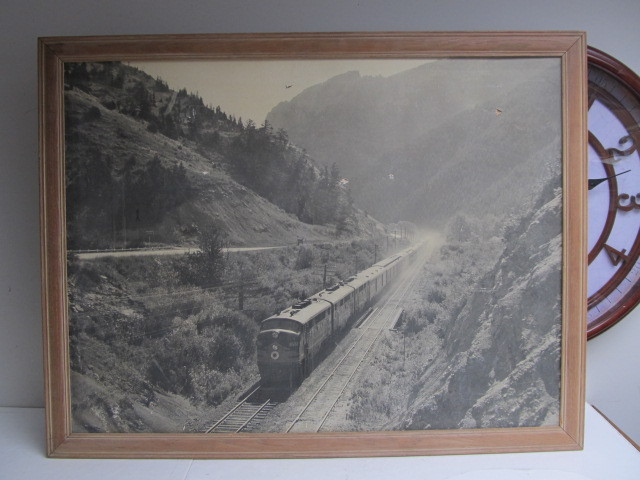 lot 58 image: Large Original Vintage Framed NORTHERN PACIFIC Railroad Photograph