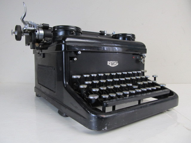 lot 61 image: Vintage ROYAL Typewriter