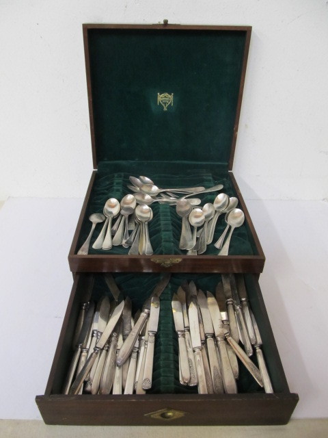lot 89 image: Large Lot of Early Antique ROGERS etc Silver Plated Flatware wCase