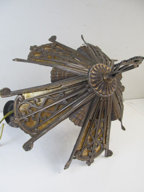 lot 96 image: Vintage 1920s-30s Deco Hanging Light Fixture