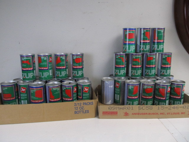 lot 149 image: Large Lot of Vintage 7UP Soda Cans w US States