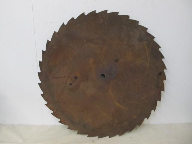 lot 151 image: LARGE Antique 36 Sawmill Log Cutting Blade