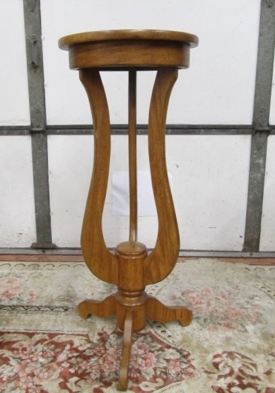 lot 157 image: Quality Vintage PULASKI Furniture Company Solid Wood Plant Stand