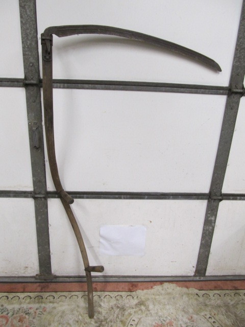 lot 168 image: Antique Primitive Large Threshing Tool