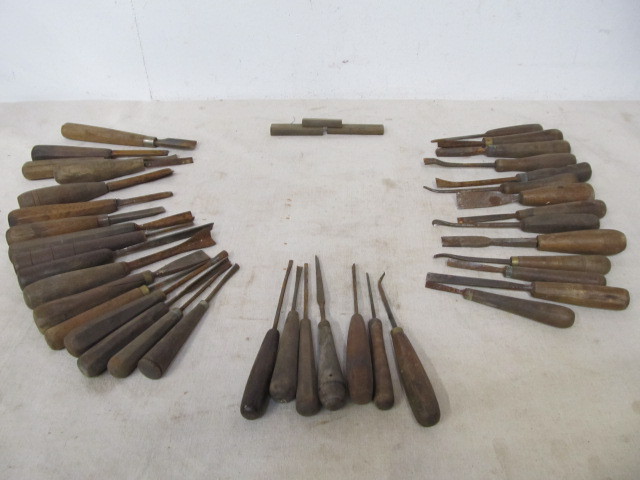 lot 170 image: Large Lot of Old Vintage Woodworking Chisels
