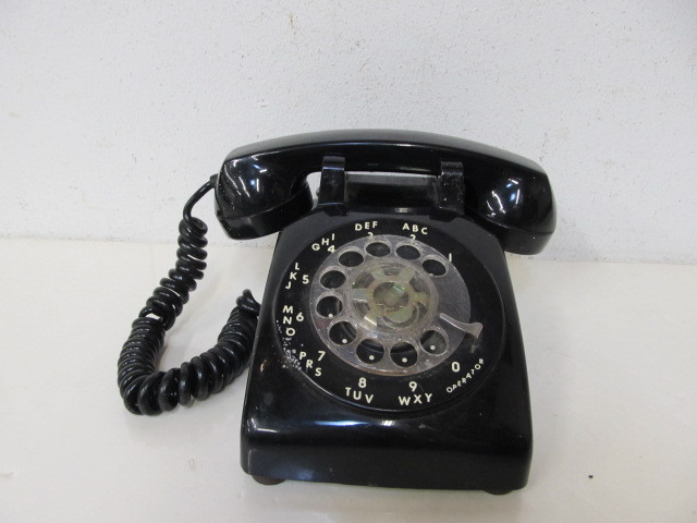 lot 195 image: Vintage Stromberg-Carlson Rotary Dial Phone