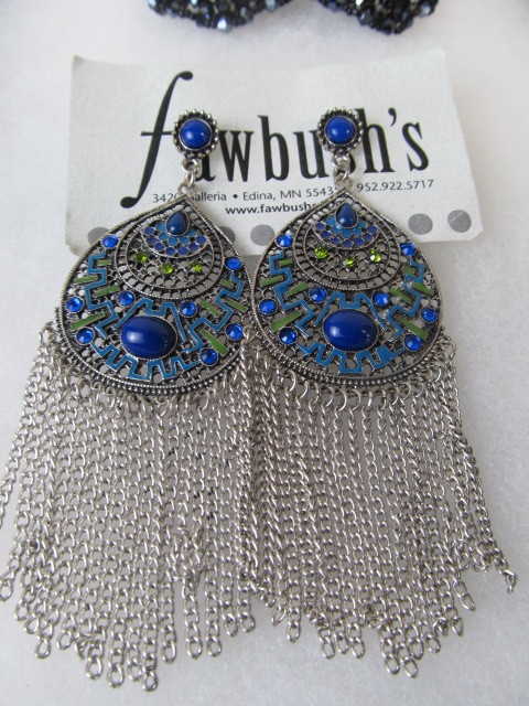 lot 184 image: Group of Higher End Large Costume Jewelry Earring Sets