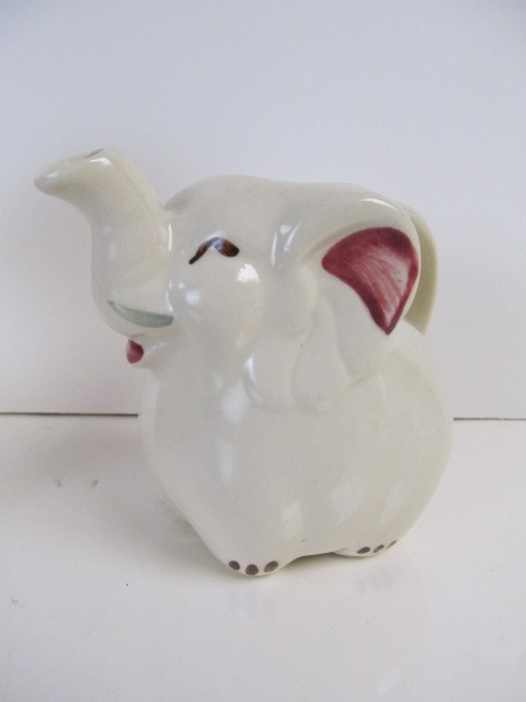 lot 205 image: Mid Century Pottery Creamer Pitchers 