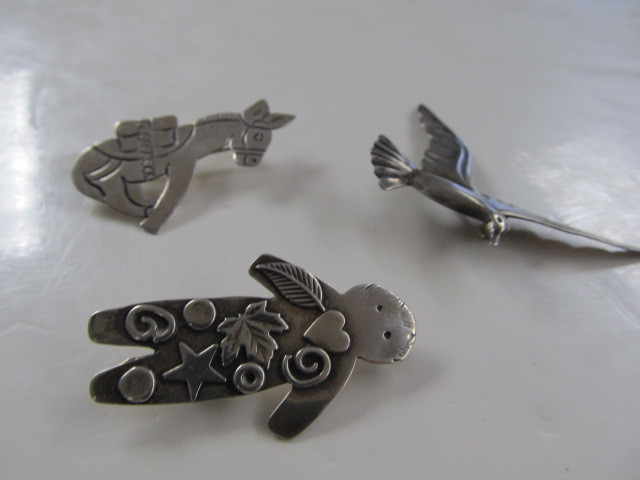 lot 209 image: 3 Vintage Signed Sterling Silver Brooches