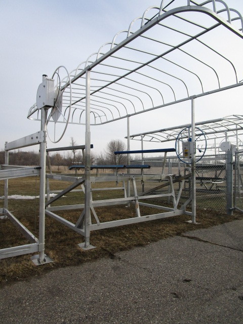 lot 203 image: SHOREMASTER CANTILEVER BOAT LIFT