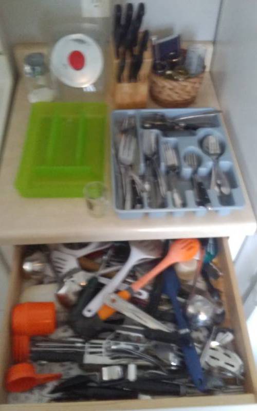 Large Lot Of Kitchen Utensils & Knives