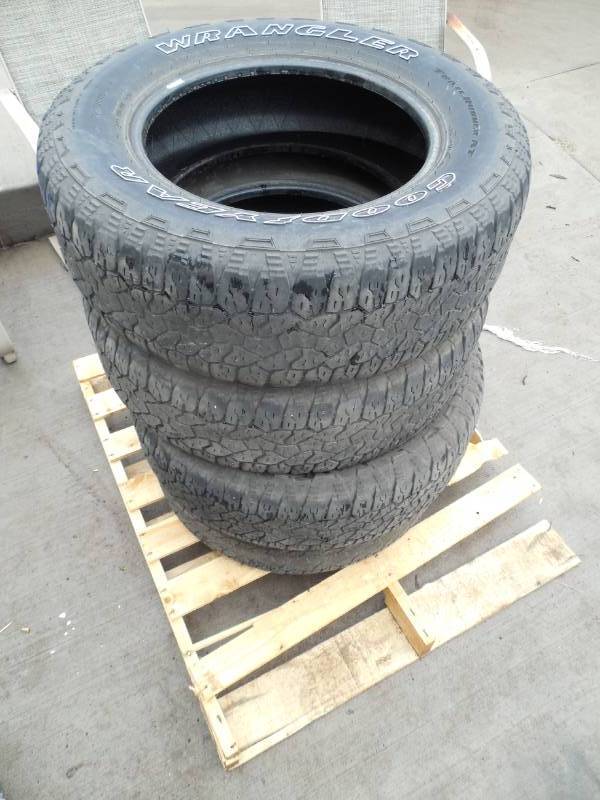 lot 2 image: (4)  Goodyear Wrangler AT 2656518 Matching Tires