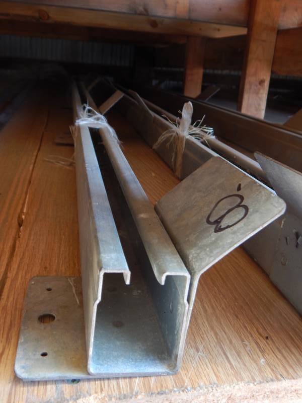 lot 29 image: Metal sliding door tracks