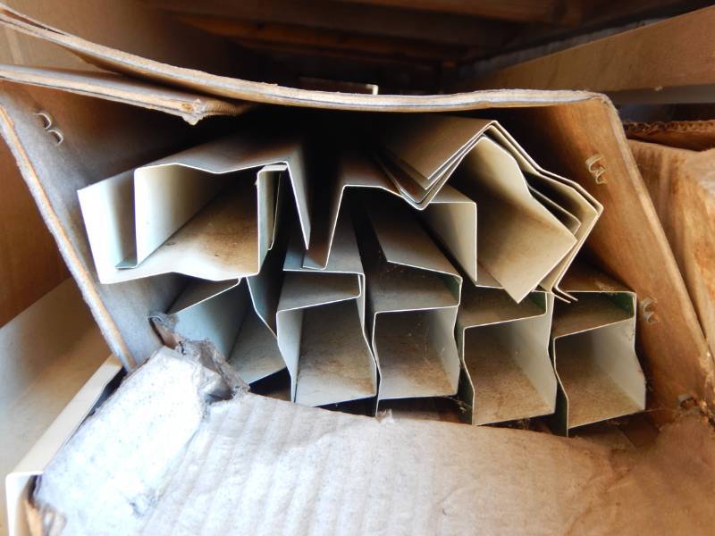 lot 43 image: Green Brickmold Cover