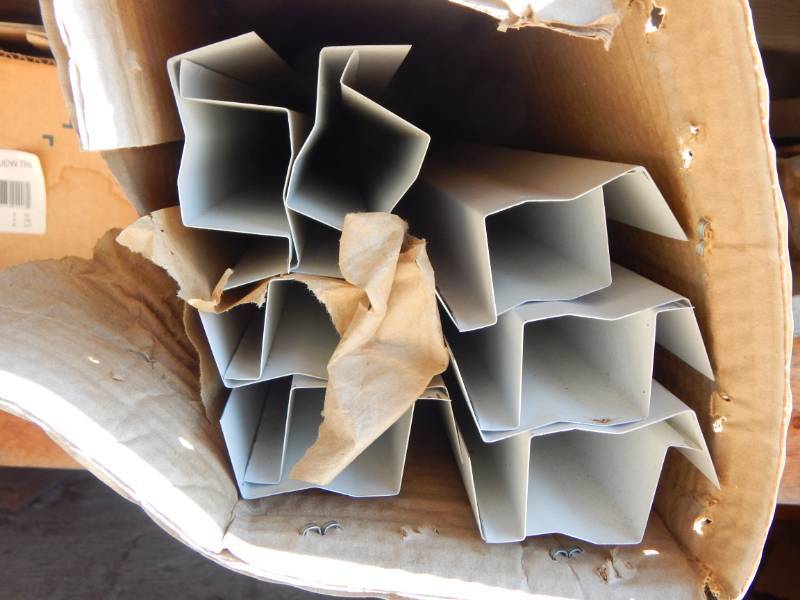 lot 44 image: White Brickmold Cover
