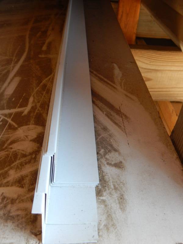 lot 46 image: White aluminum drip cap